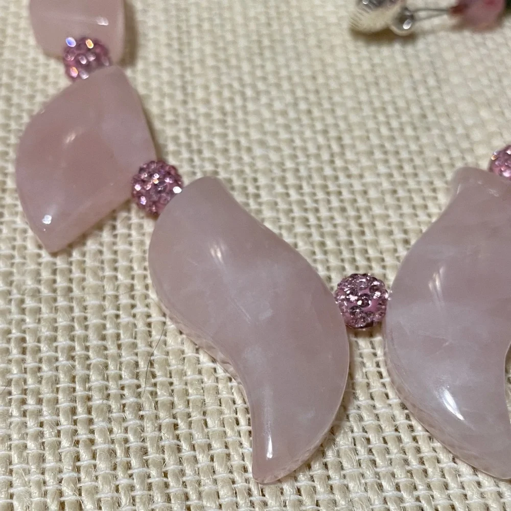 Elegant Artisan Natural Rose Quartz & Pomegranate Jade gemstone 17” Necklace